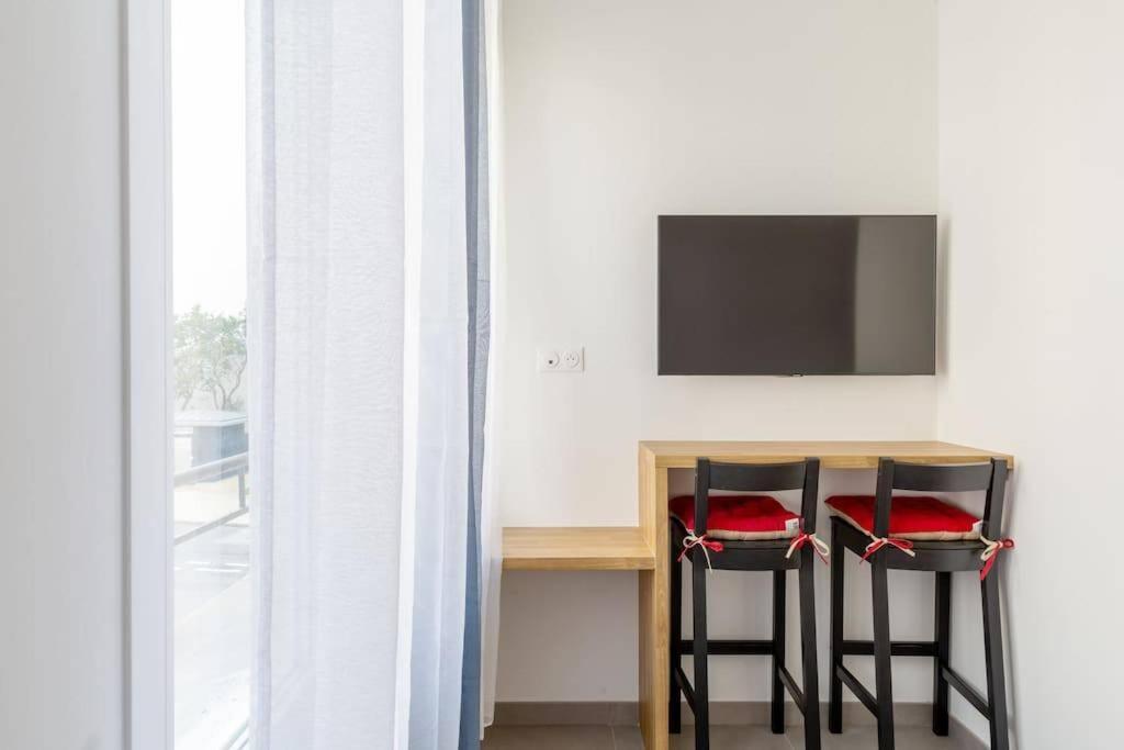 La chambre Liberté 1, SDB privative et TV, Cuisine Salon Partagés, confort et hypercentre Brest Extérieur photo